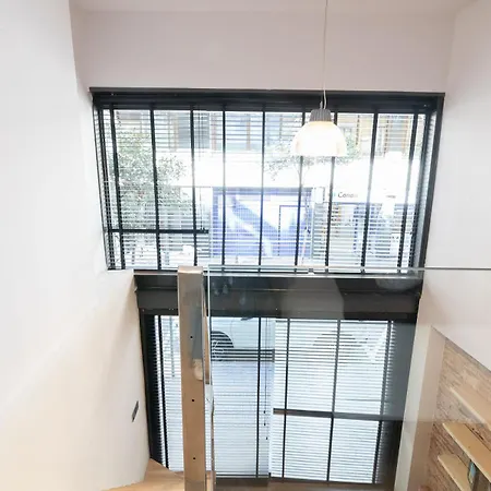 My Space Brand New In Center Apartment *