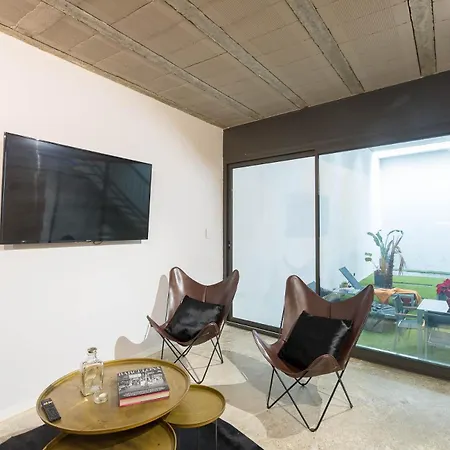 My Space Brand New In Center Apartment *